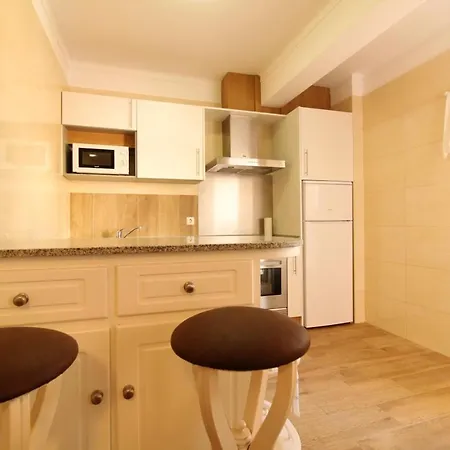 Elegant With View In 80 M² Parking Apartment Portimao